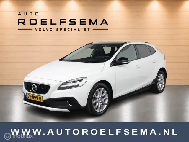 Volvo V40 Cross Country 1.5 T3 Polar+ Luxury | Panoaramdak | Keyless | Ver