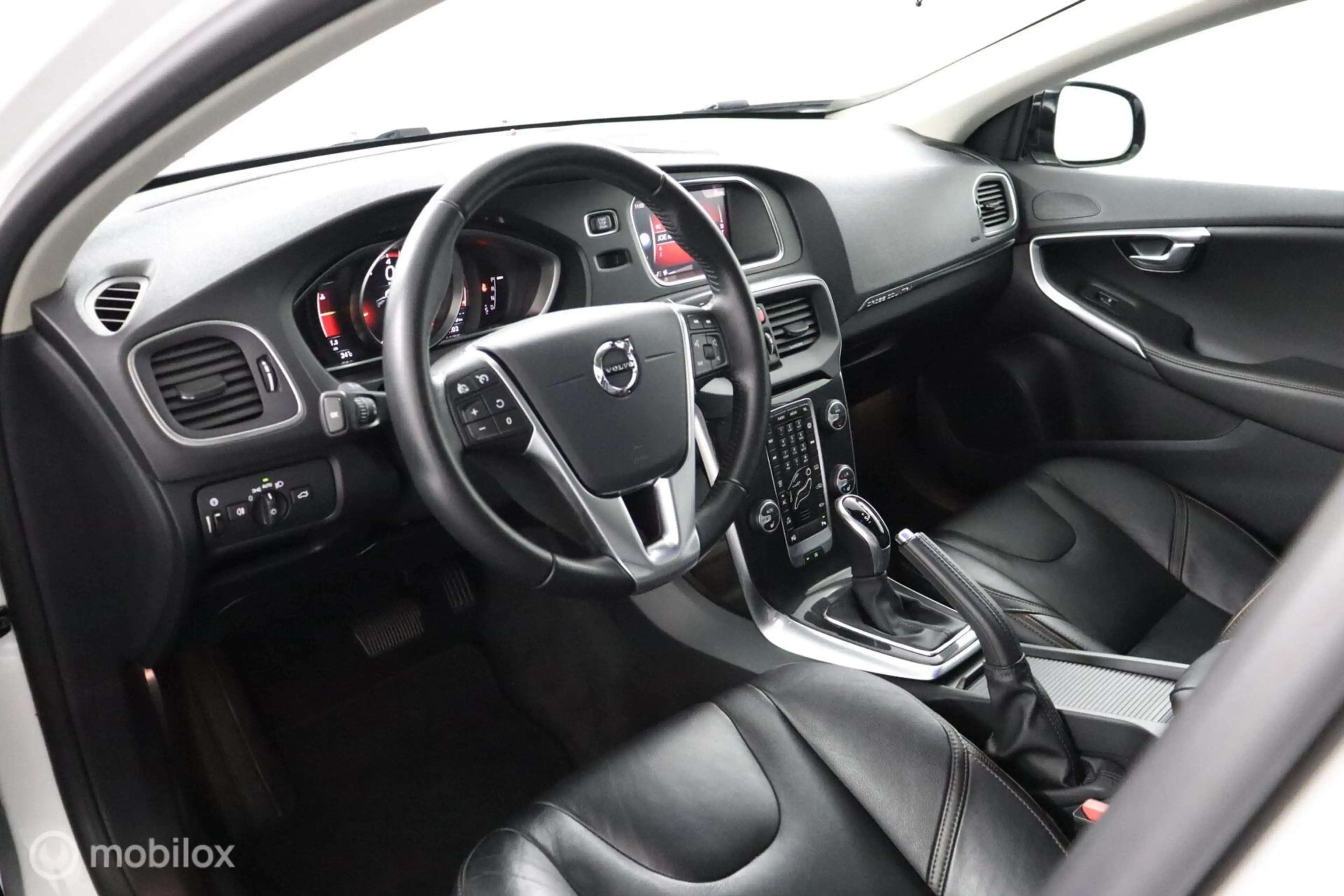 Volvo V40 Cross Country 1.5 T3 Polar+ Luxury | Panoaramdak | Keyless | Ver — photo 6