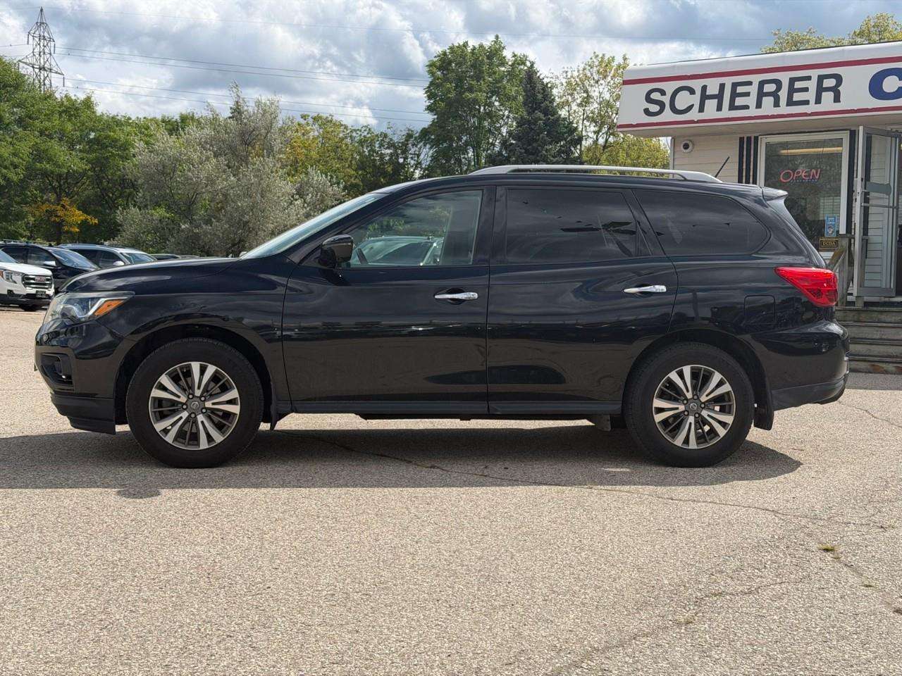 2017 Nissan Pathfinder SL — снимка 1
