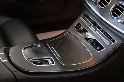 Annonce voiture d'occasion Mercedes-Benz E 400 - CARADIZE