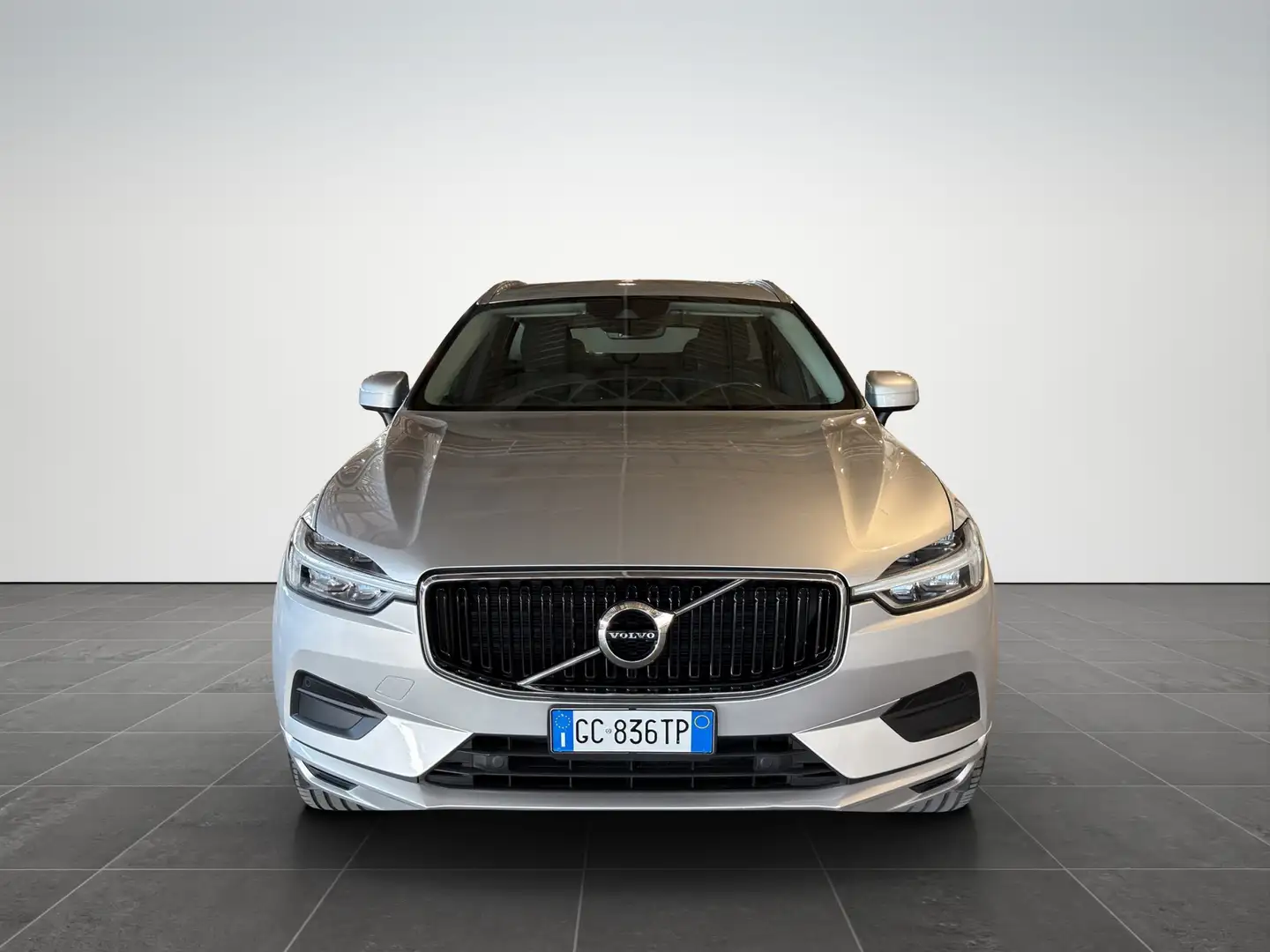 Volvo XC60 2.0 B4 Momentum Grigio - 2