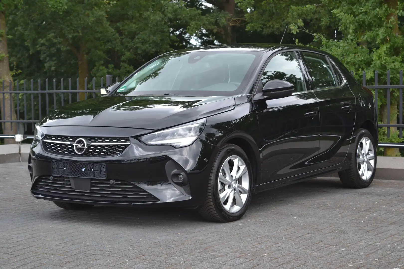 Opel Corsa 1.2 Turbo Elegance 1.2 Turbo Zwart - 1