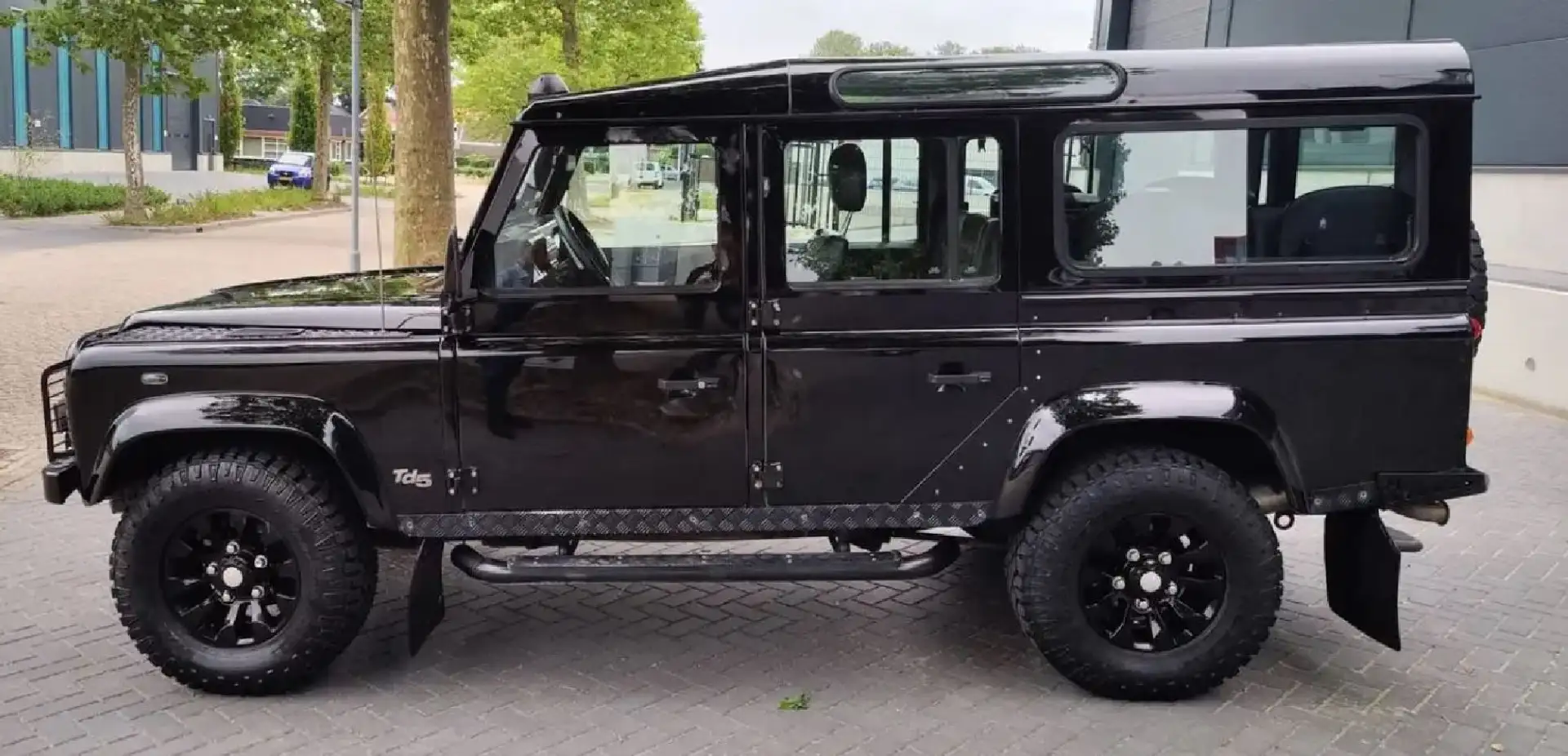 Land Rover Defender Defender 2.5 TD5 110 SW XTech Zwart - 2