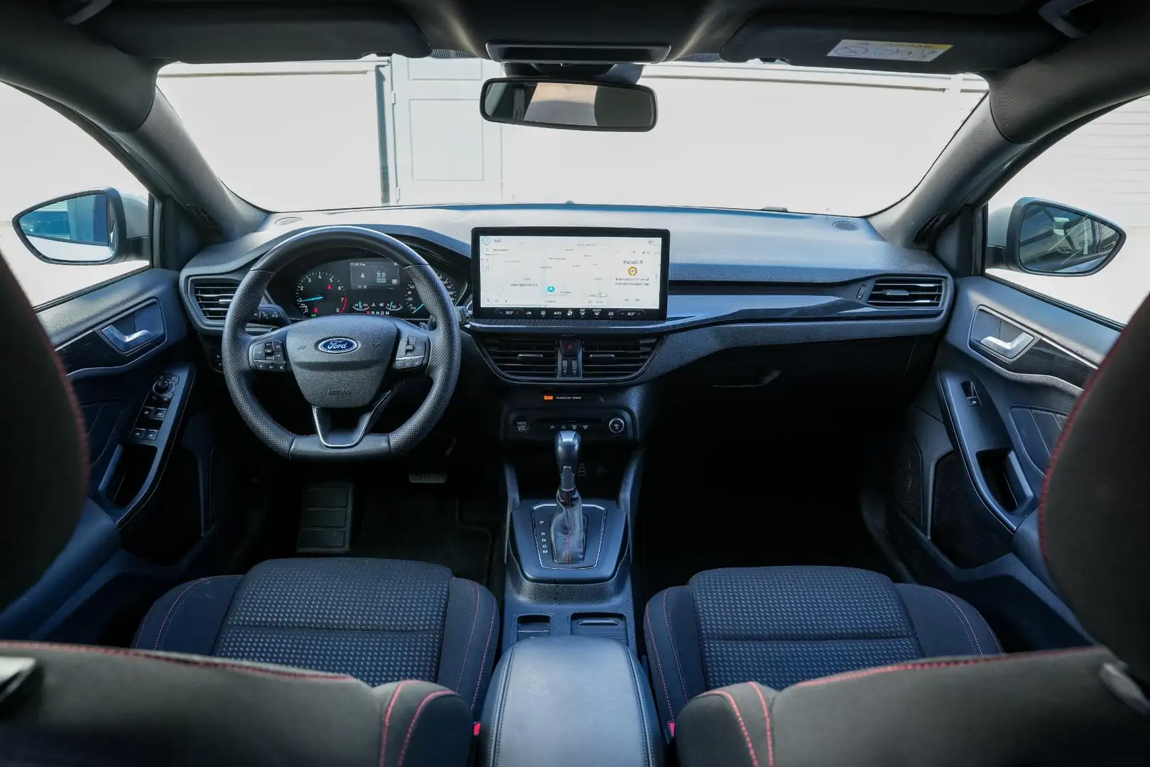 Ford Focus 1.0 EcoBoost Hybrid ST Line Groot Navi DAB+ Camera Grijs - 2