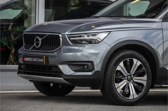 Volvo XC40 view 14