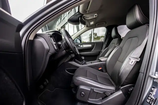 Volvo XC40 view 8