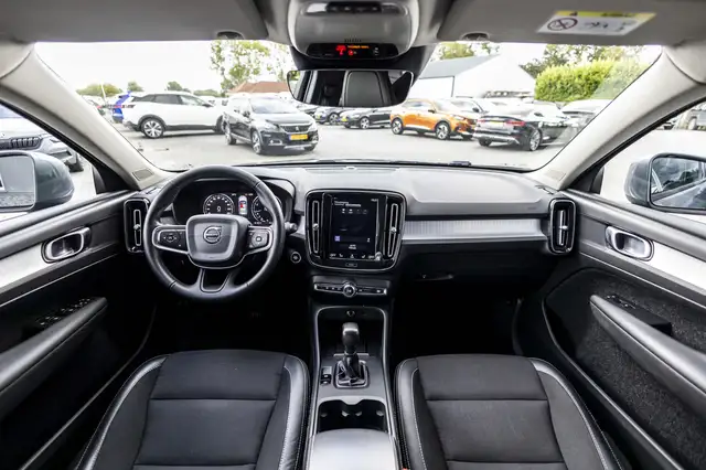 Volvo XC40 view 6