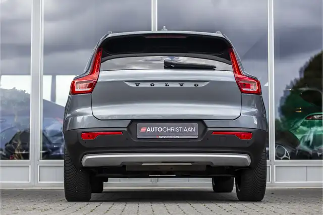 Volvo XC40 view 4