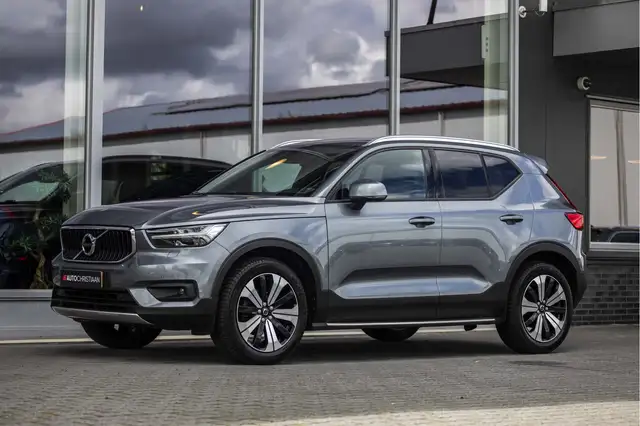 Volvo XC40 view 12