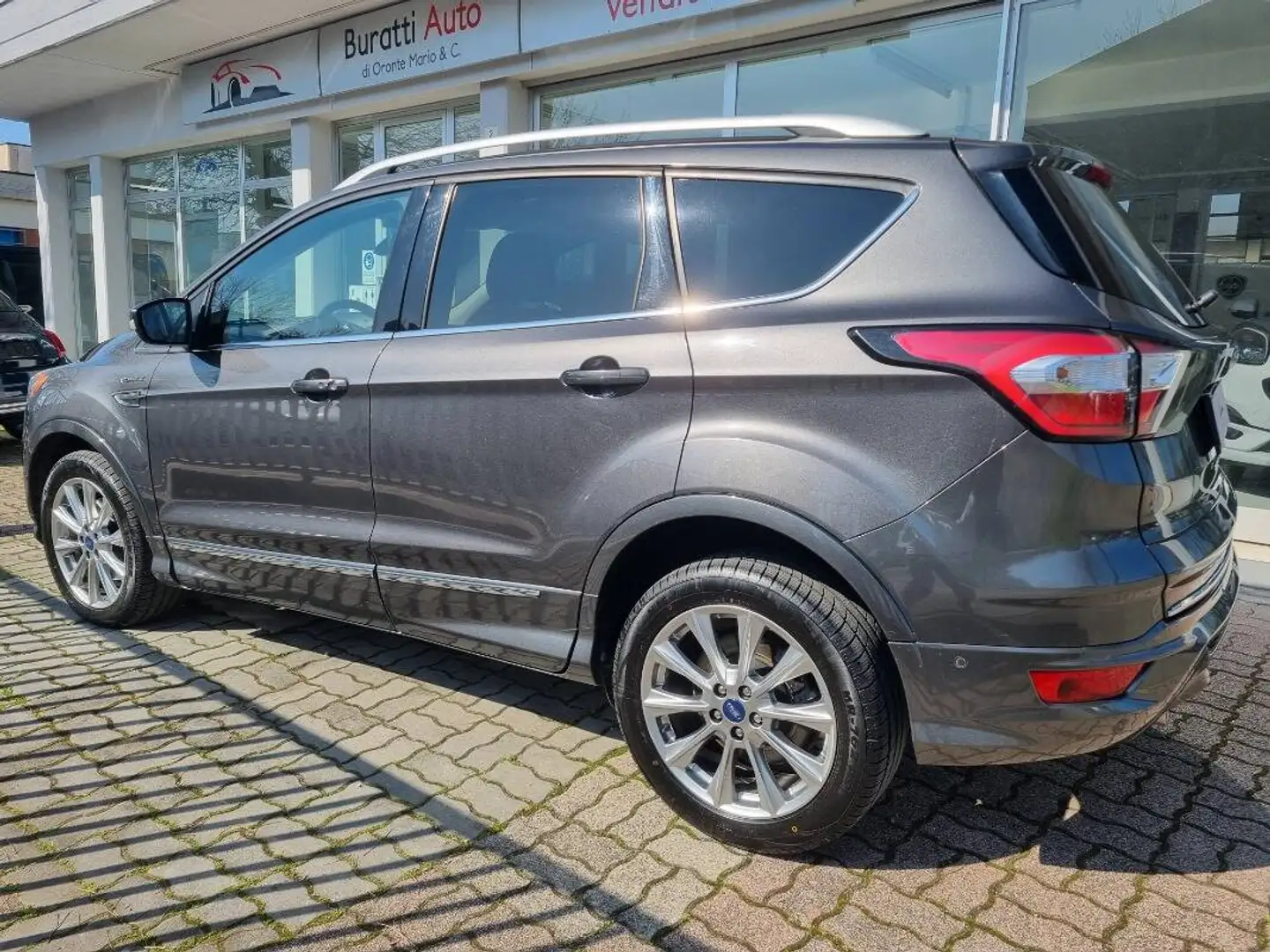 Ford Kuga 2.0 tdci Vignale s&s 4WD 150cv powershift Grijs - 2