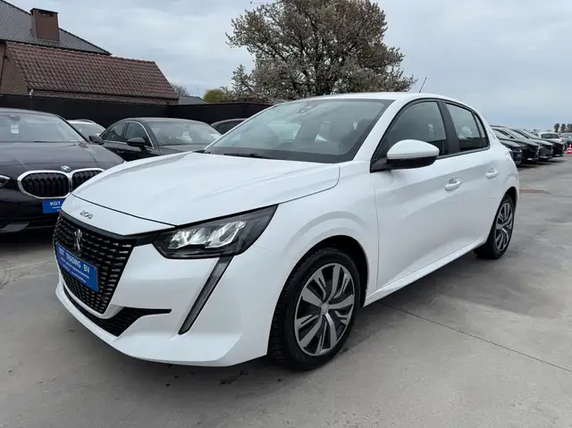 Peugeot 208 view 9