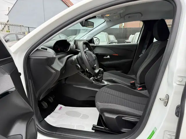 Peugeot 208 view 12