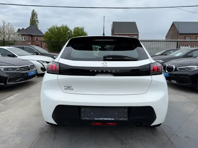 Peugeot 208 view 6