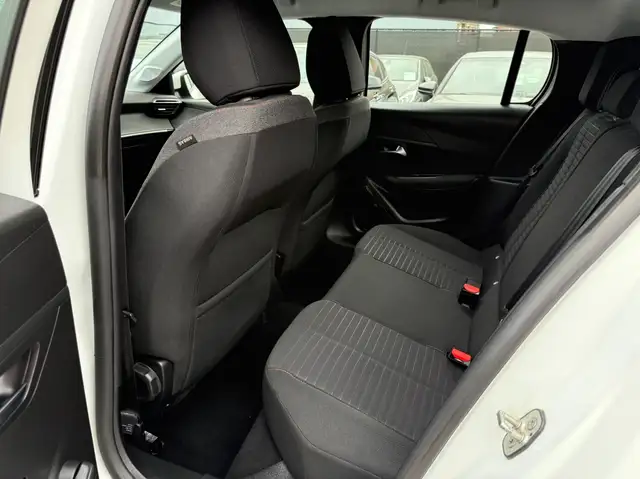 Peugeot 208 view 14