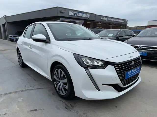 Peugeot 208 view 3