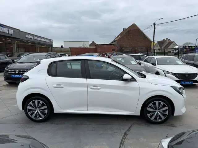 Peugeot 208 view 4