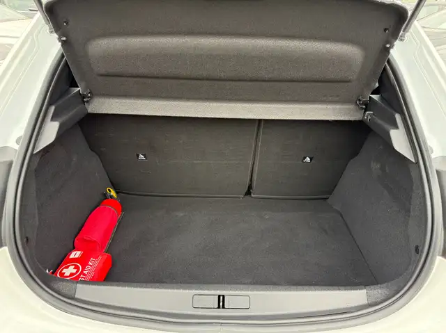 Peugeot 208 view 15