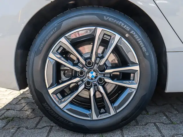 BMW 2 Series view 4