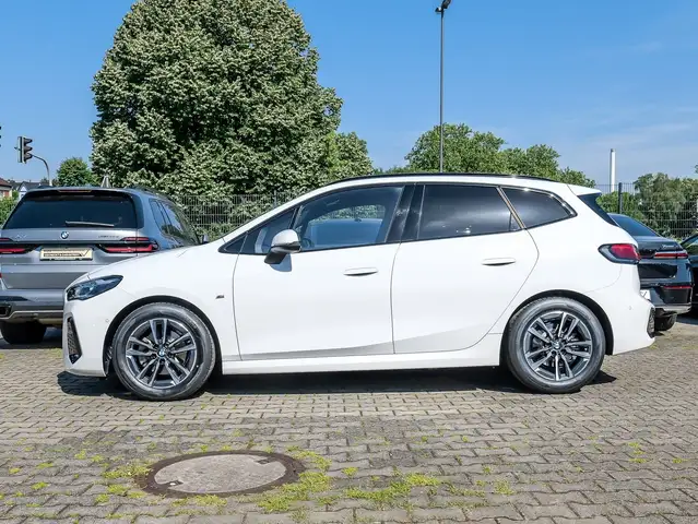 BMW 2 Series view 9