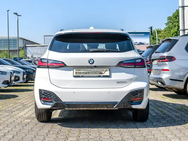 BMW 2 Series view 11
