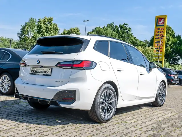 BMW 2 Series view 2