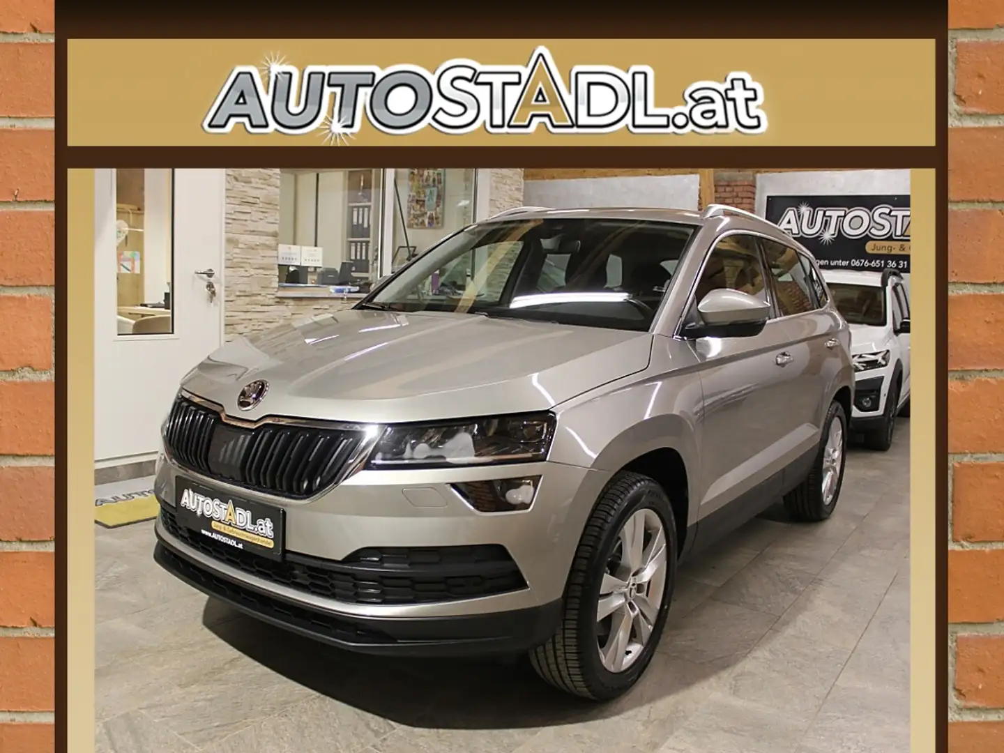 Skoda Karoq 2,0 TDI SCR 4x4 Style DSG Aut./NAVI-AHV-SITZHZG... Grau - 1