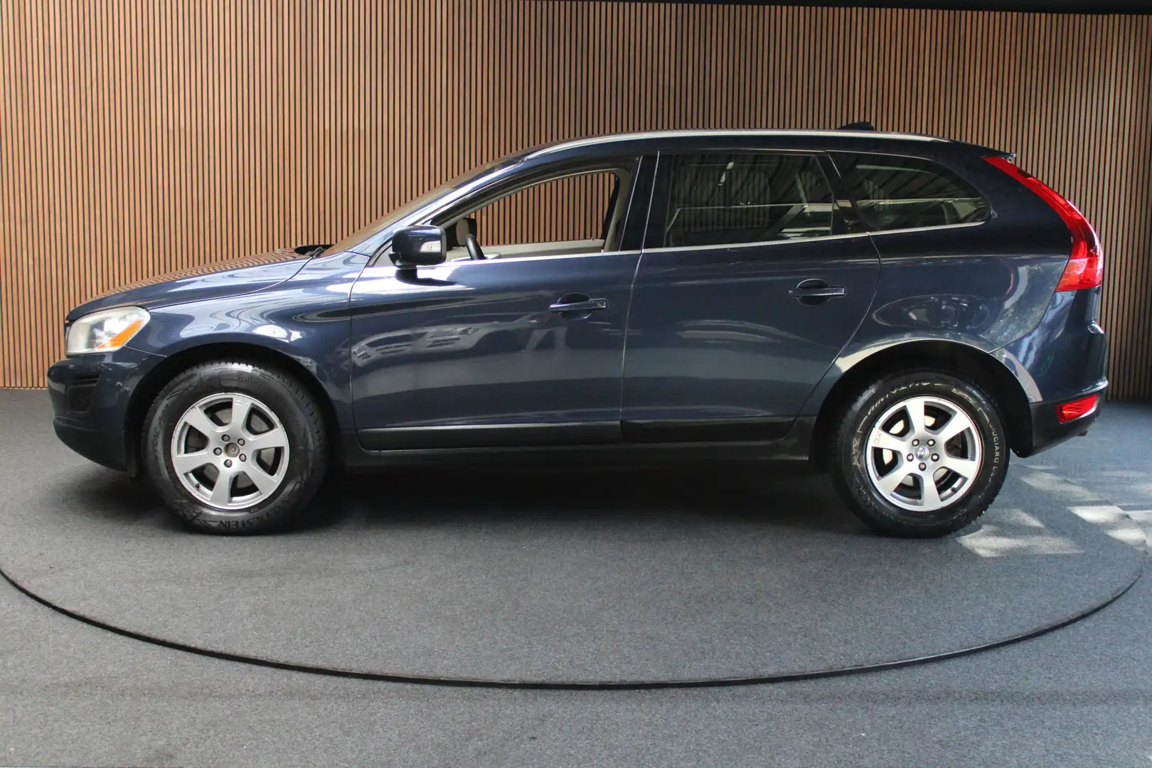 Volvo XC60 2.0 T5 Summum Navi Leer Memory Elektr. Achterklep Blauw - 2