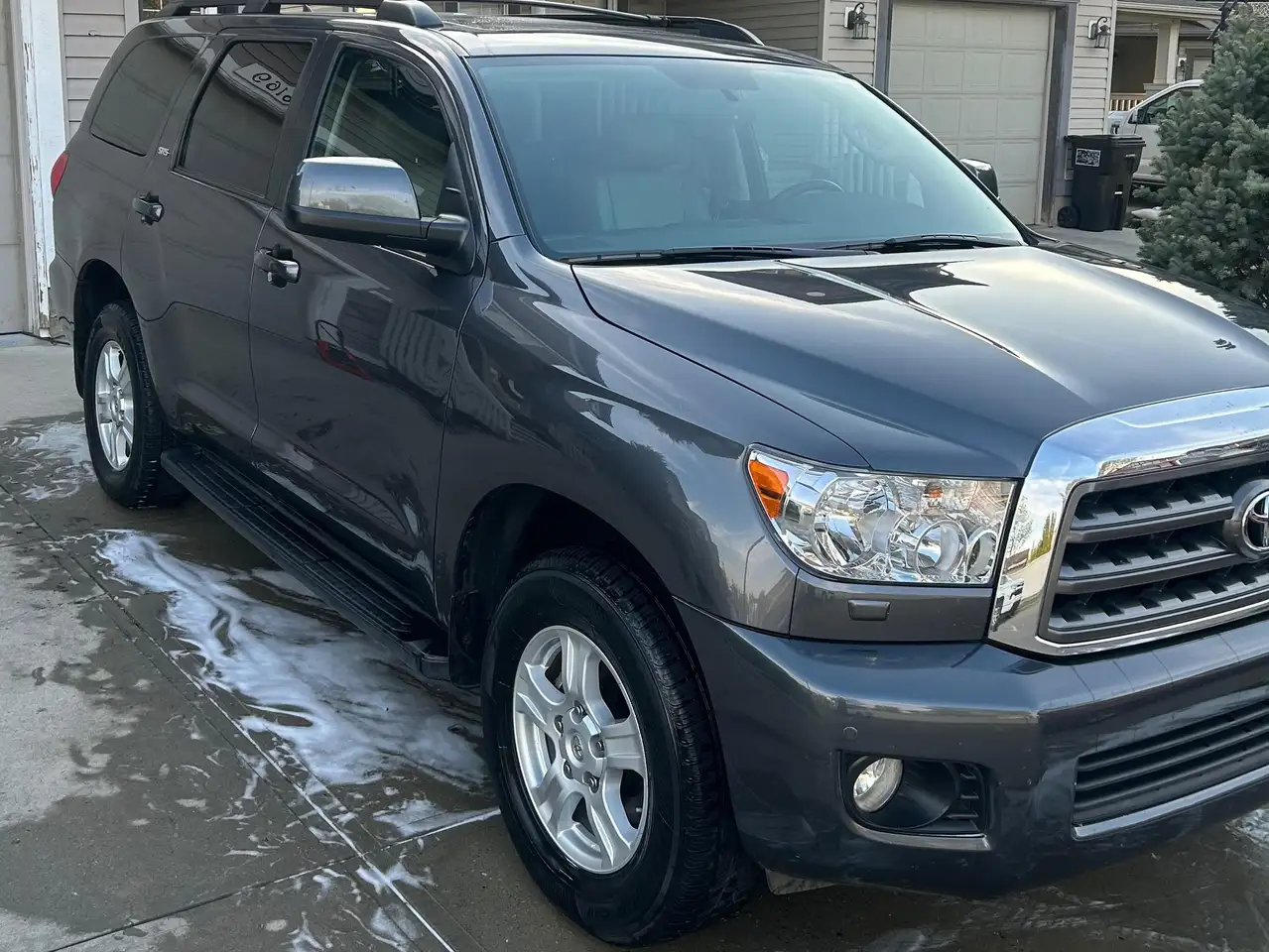 Toyota Sequoia снимка Toyota Sequoia
