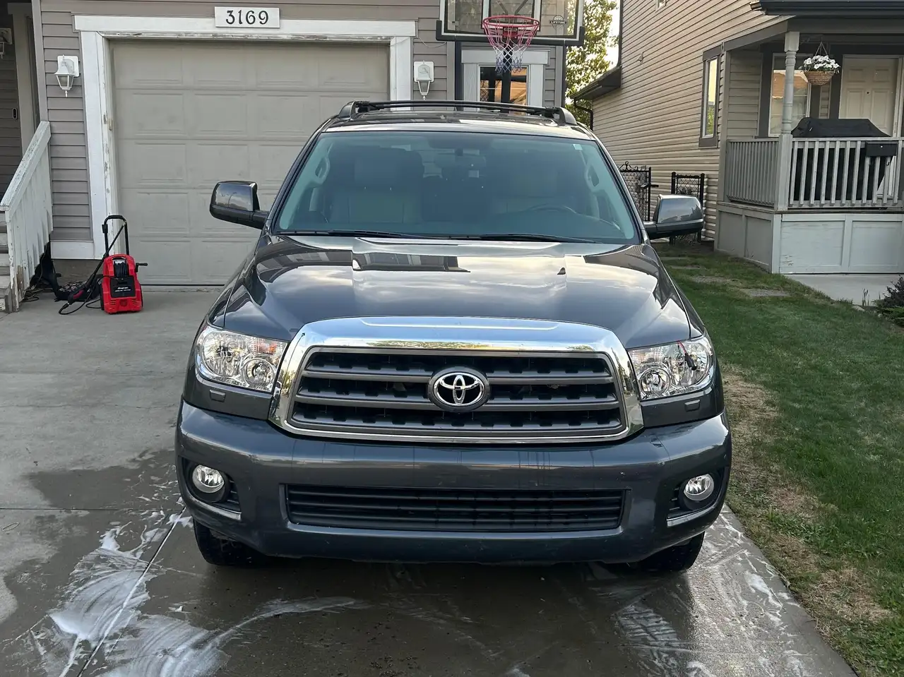 Toyota Sequoia снимка Toyota Sequoia