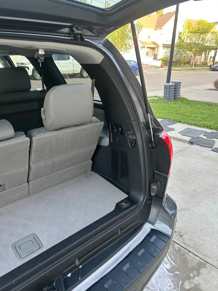 Toyota Sequoia снимка Toyota Sequoia
