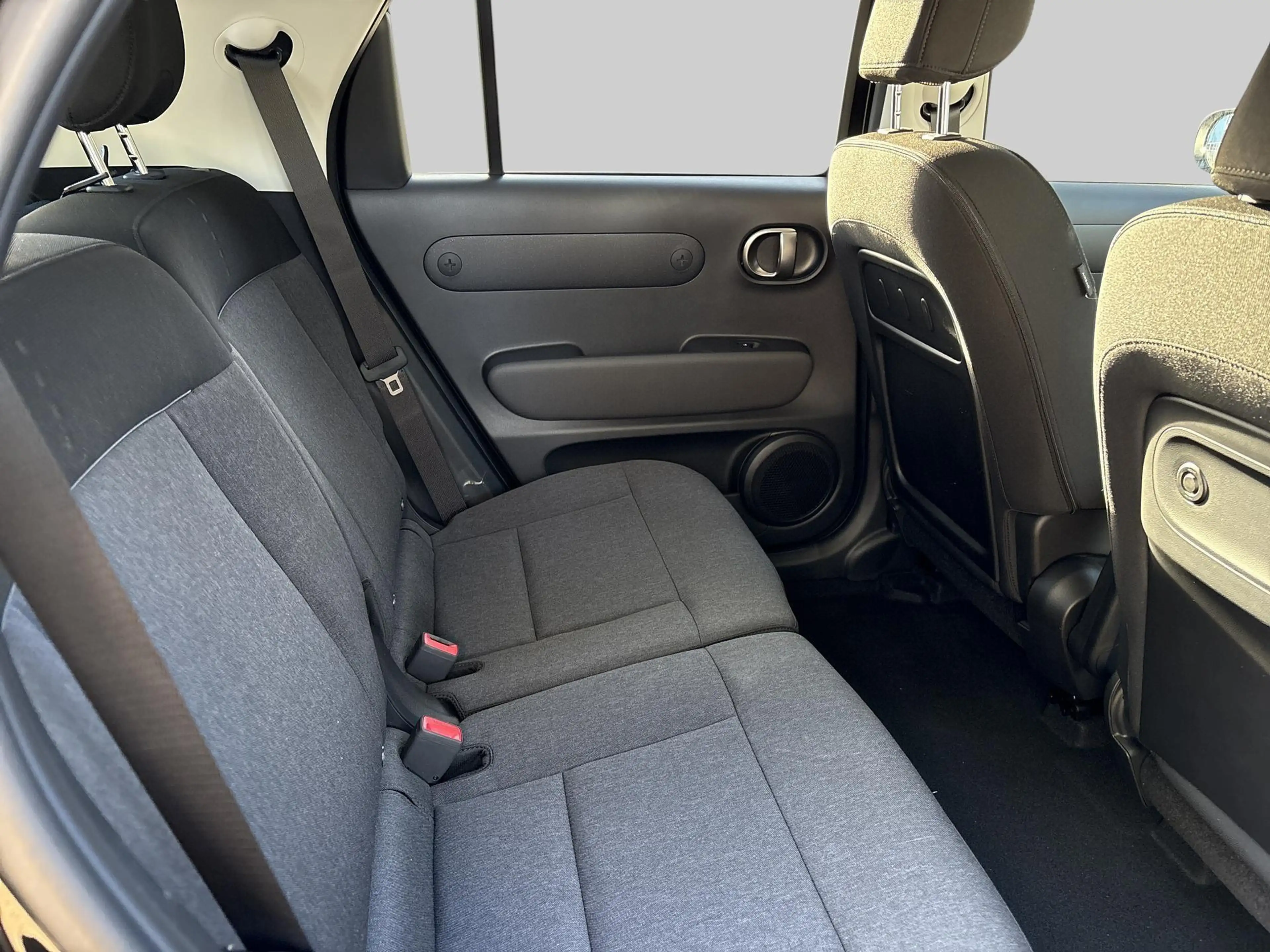 Hyundai Inster Evolve 49 kWh | Achteruitrijcamera | Airco (automa — photo 14