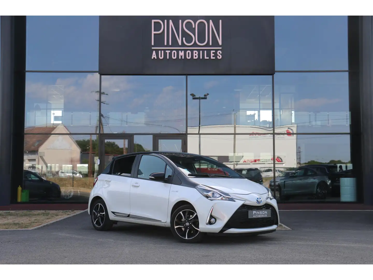 Toyota Yaris Yaris Hybride 100h - BV e-CVT (RC18)  III Collecti Blanc - 1