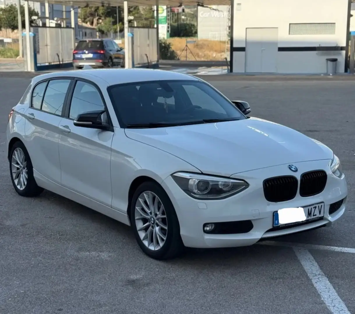 BMW 120 120d xDrive - 1