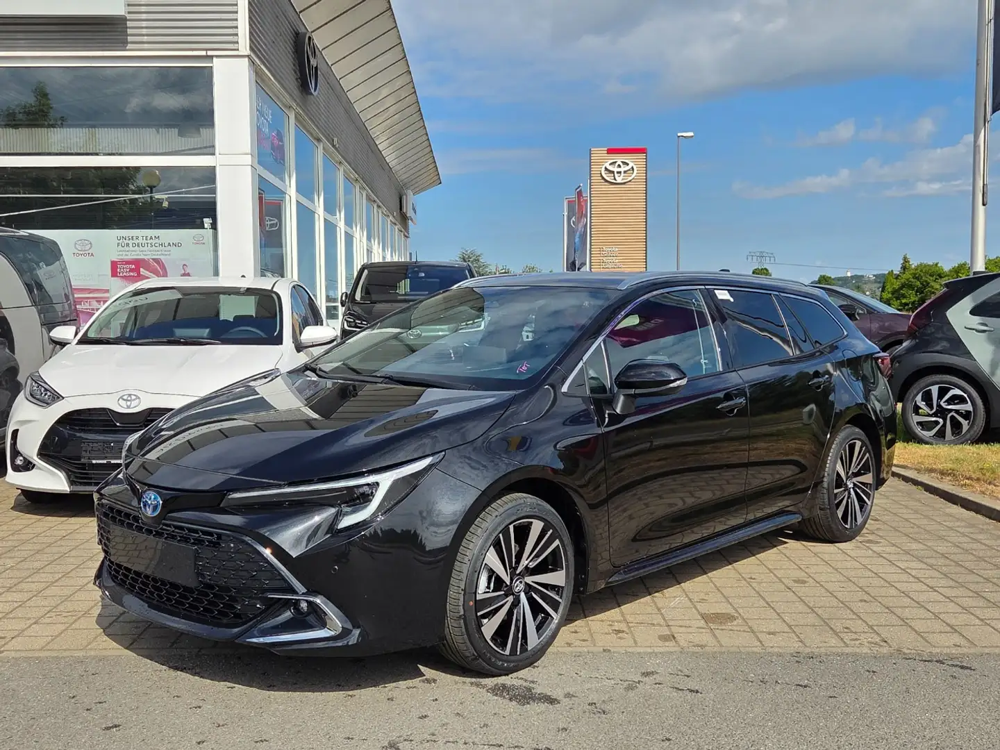 Toyota Corolla TS 1.8l Hybrid Teamplayer Technik-Paket Schwarz - 2
