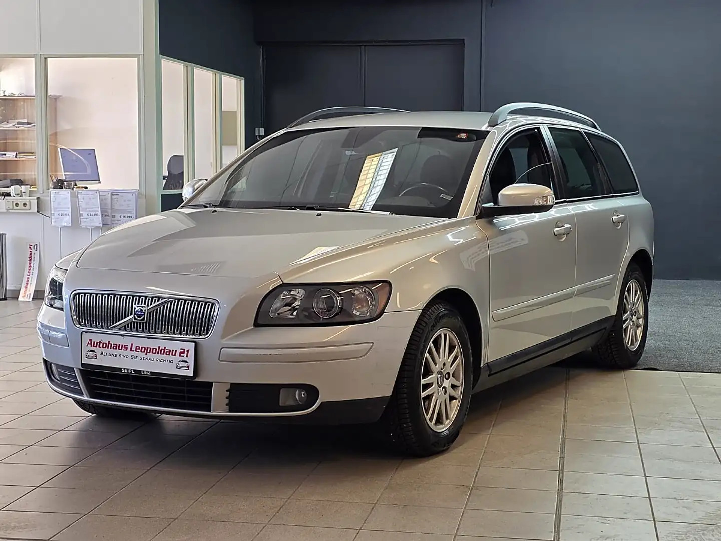 Volvo V50 1,6 D Kinetic Silber - 1