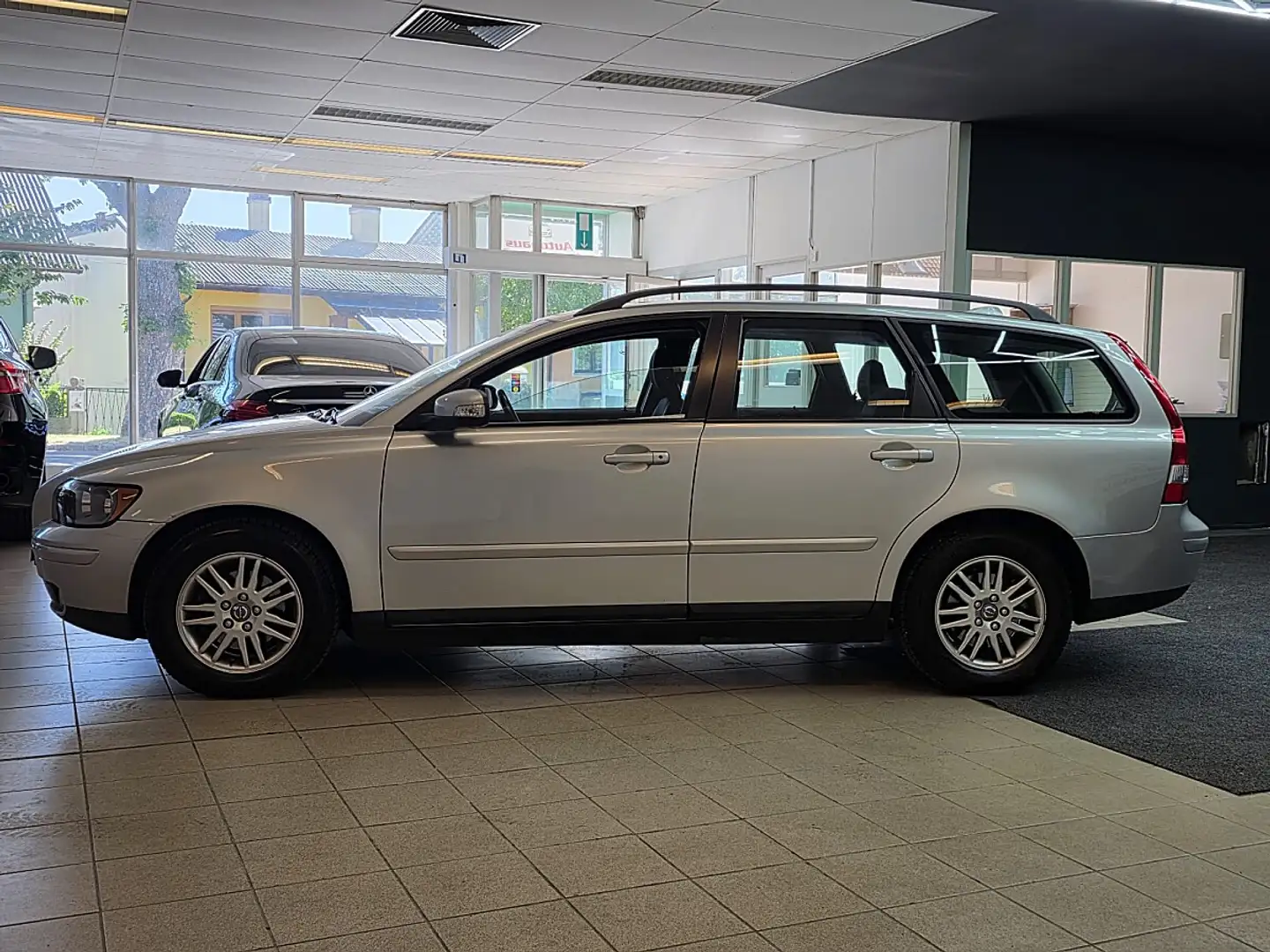 Volvo V50 1,6 D Kinetic Silber - 2