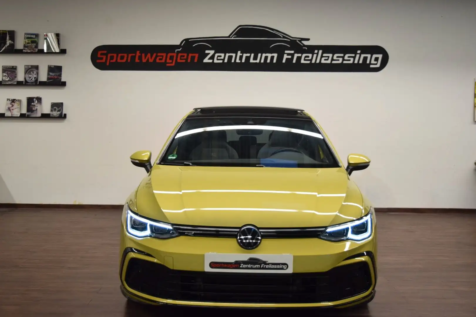 Volkswagen Golf VIII R-Line (Pano, St.Heiz, Sportsitz, LED) Jaune - 2