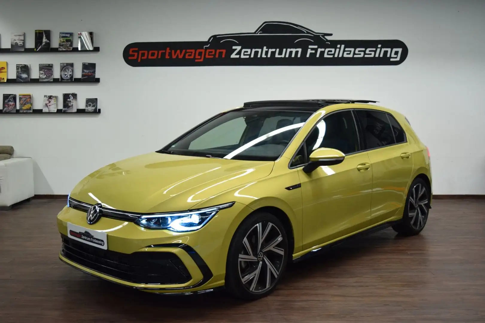 Volkswagen Golf VIII R-Line (Pano, St.Heiz, Sportsitz, LED) Jaune - 1