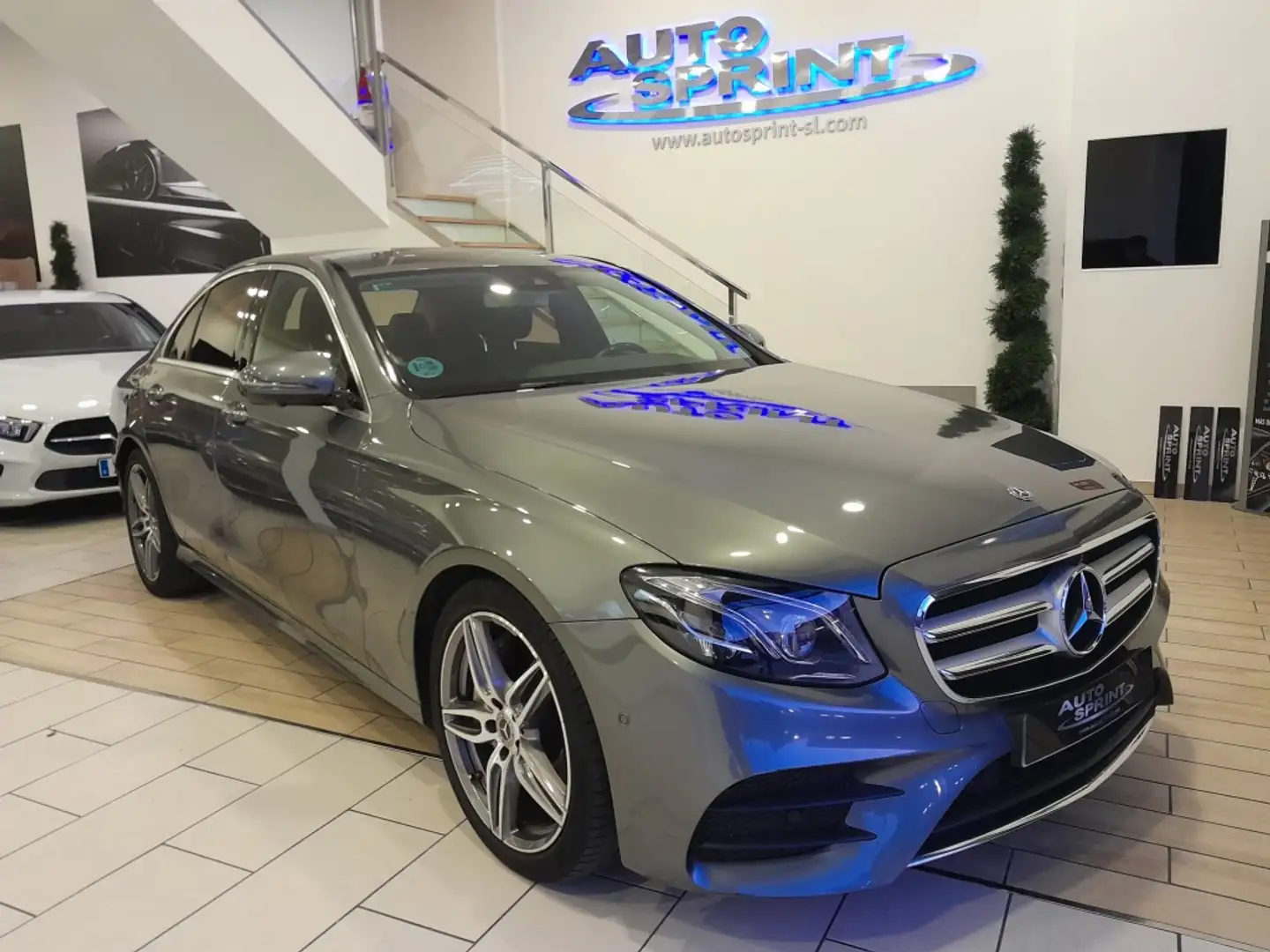 Mercedes-Benz E 350 350d 9G-Tronic Šedá - 1