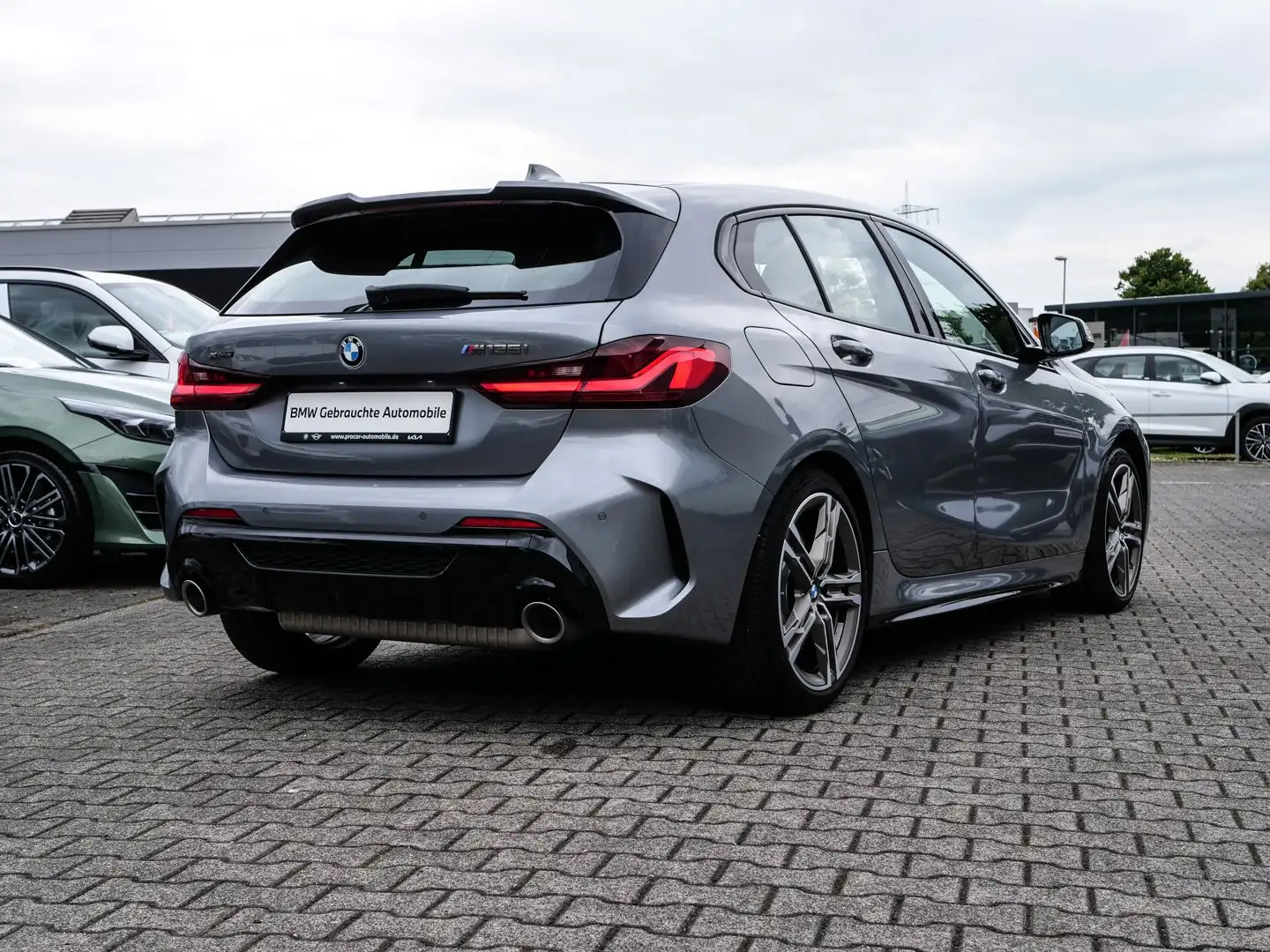 BMW 135 M135i xDrive LiCoPro DAB DA HiFi LED Carplay Grijs - 2