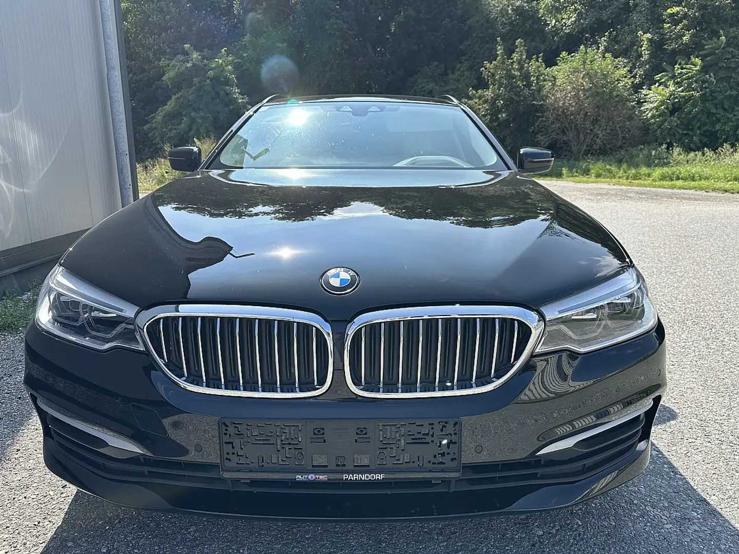 BMW 520 d Touring Aut. Schwarz - 1