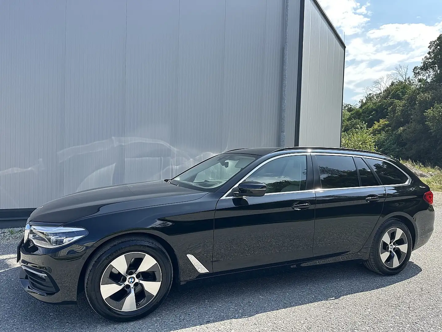 BMW 520 d Touring Aut. Schwarz - 2