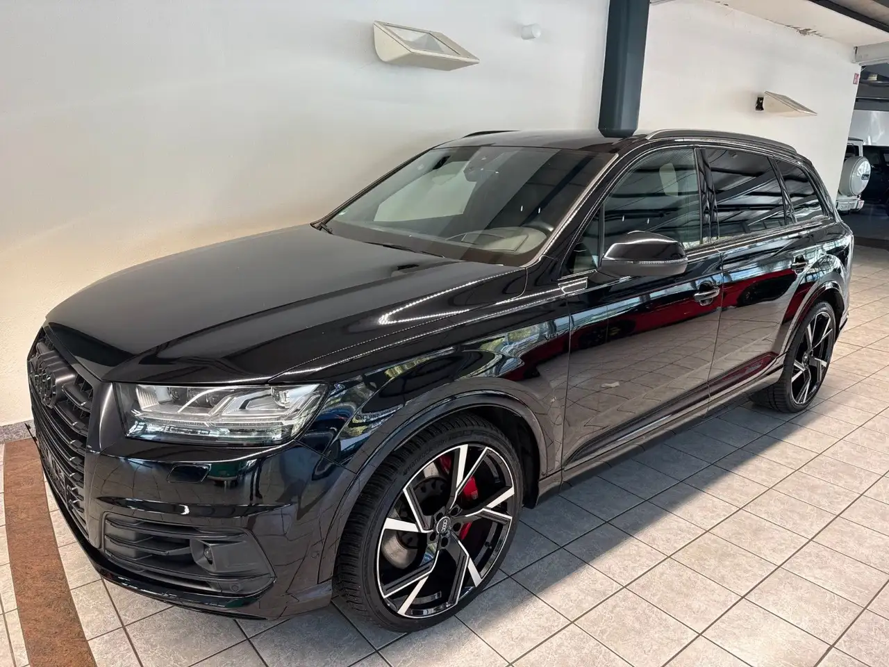 Audi SQ7 4.0 TDI quattro H-Up AHK Kam 22" LED — photo 1 of 15