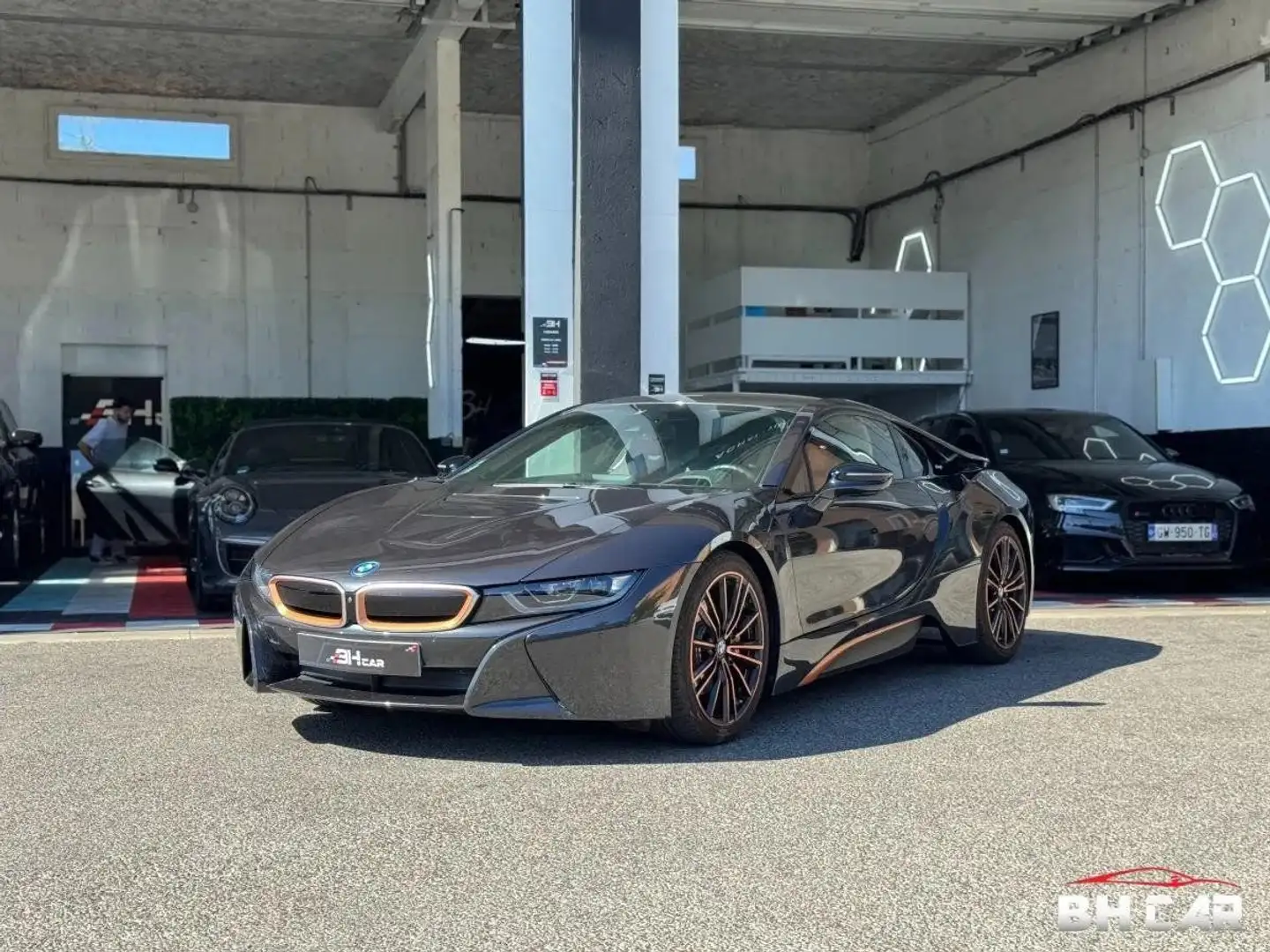 BMW i8 COUPE 1.5 374CV PHEV HYBRID ULTIMATE SOPHISTO EDITION 1/200 / CARBONE Grey - 1