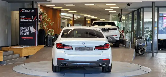 BMW 5 Series view 8