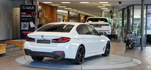 BMW 5 Series view 7