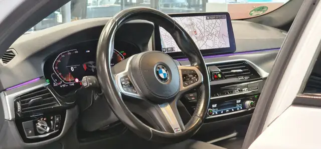 BMW 5 Series view 12