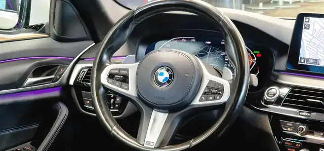BMW 5 Series view 13