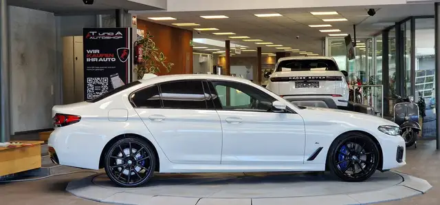 BMW 5 Series view 5