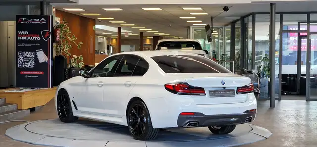 BMW 5 Series view 6